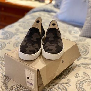 NWT Rothys Slip On Sneaker